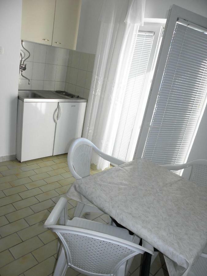 Apartments Fabijan - 50M From Sea Povljana Exterior photo